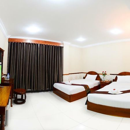 Holiday Hotel Battambang Exterior foto