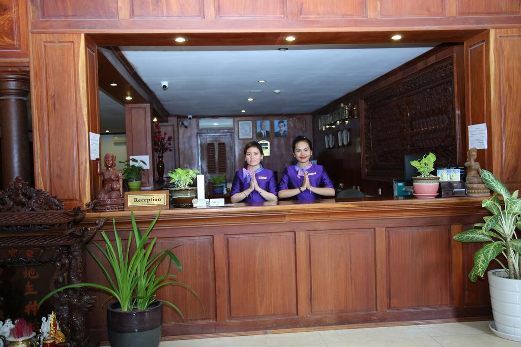 Holiday Hotel Battambang Exterior foto