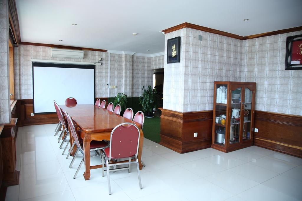 Holiday Hotel Battambang Exterior foto