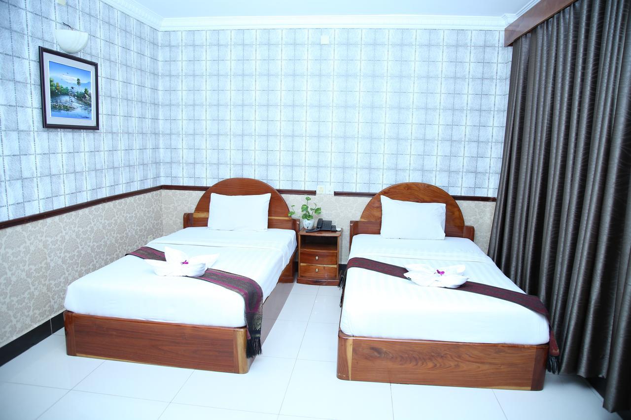 Holiday Hotel Battambang Exterior foto