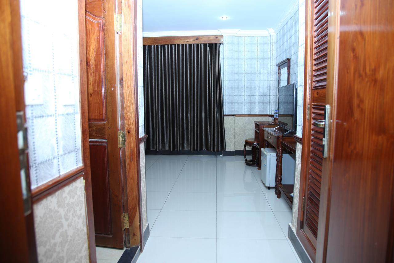 Holiday Hotel Battambang Exterior foto