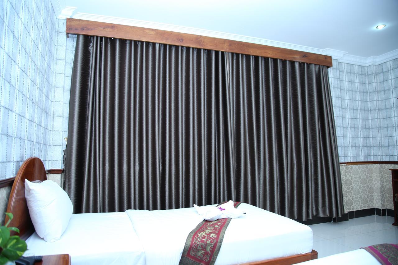 Holiday Hotel Battambang Exterior foto