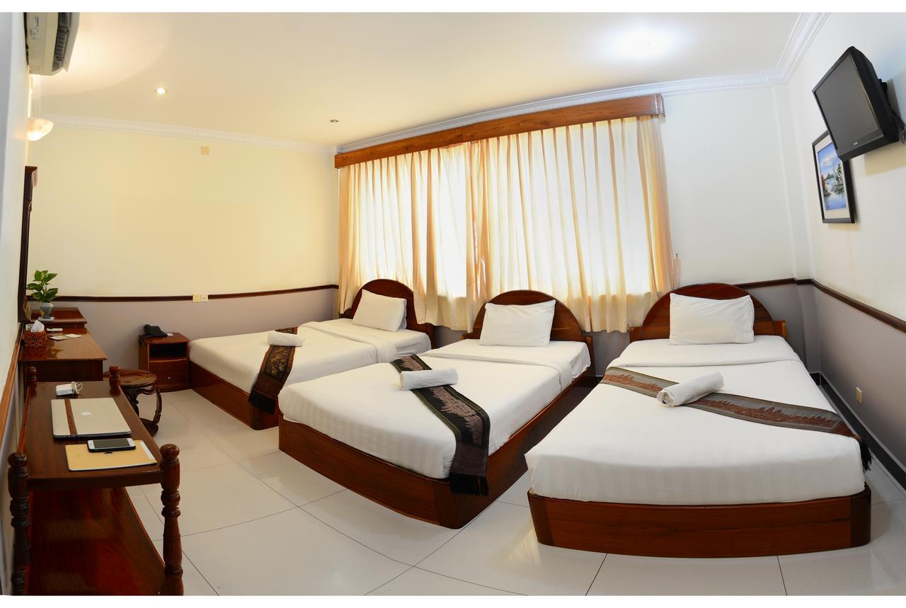 Holiday Hotel Battambang Exterior foto