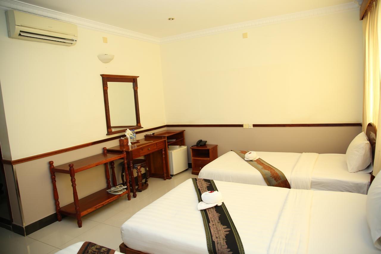 Holiday Hotel Battambang Exterior foto