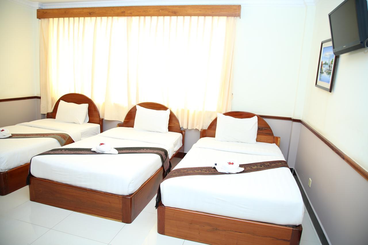 Holiday Hotel Battambang Exterior foto