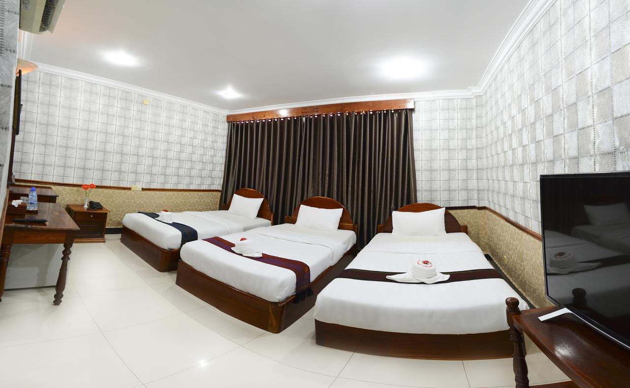 Holiday Hotel Battambang Exterior foto