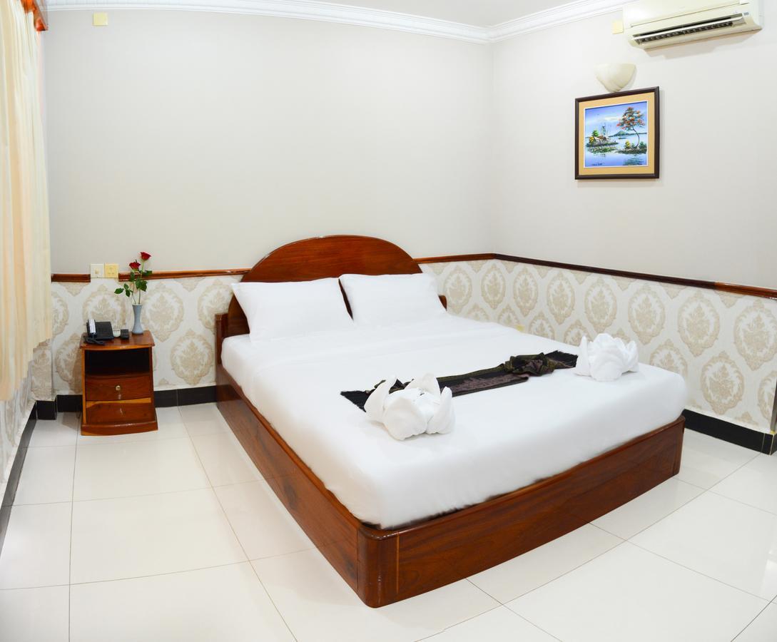 Holiday Hotel Battambang Exterior foto