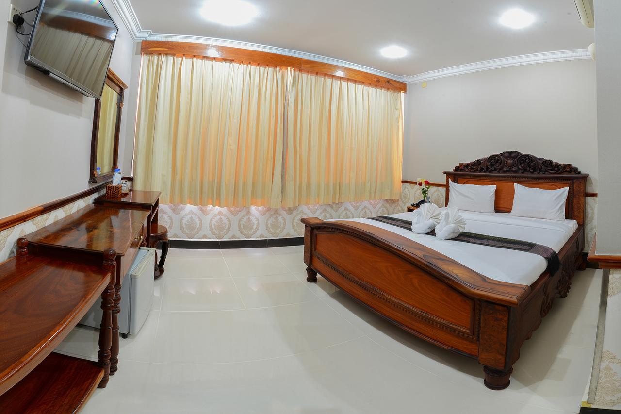 Holiday Hotel Battambang Exterior foto