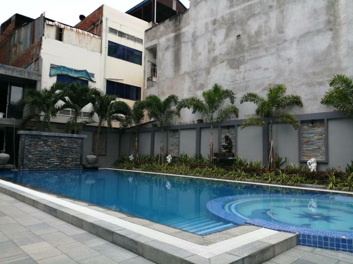 Holiday Hotel Battambang Exterior foto