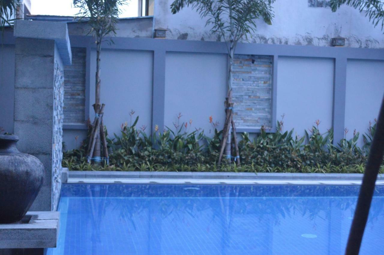 Holiday Hotel Battambang Exterior foto