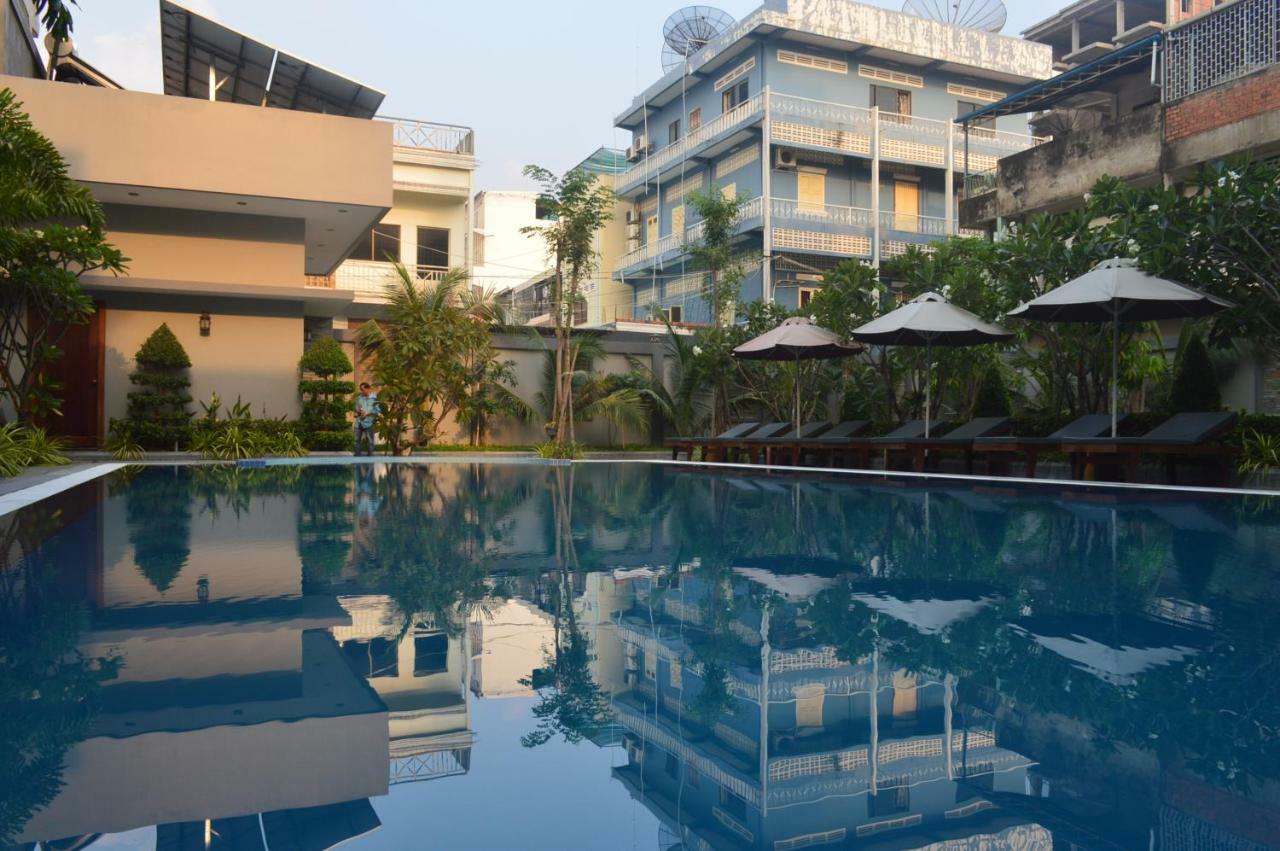 Holiday Hotel Battambang Exterior foto