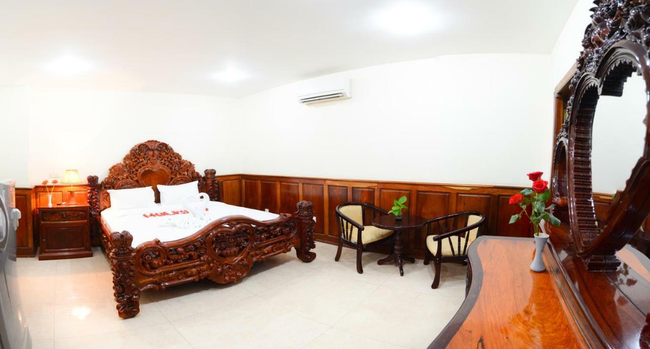 Holiday Hotel Battambang Exterior foto