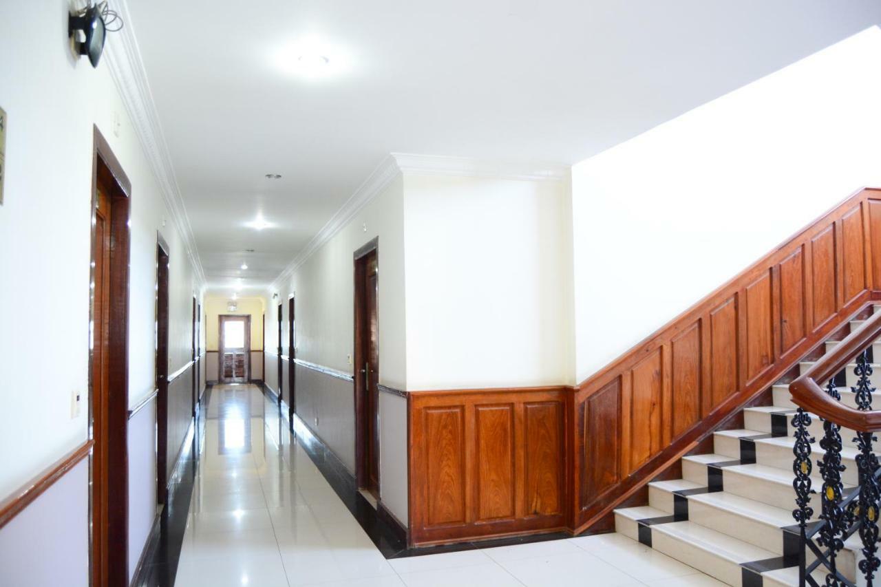Holiday Hotel Battambang Exterior foto