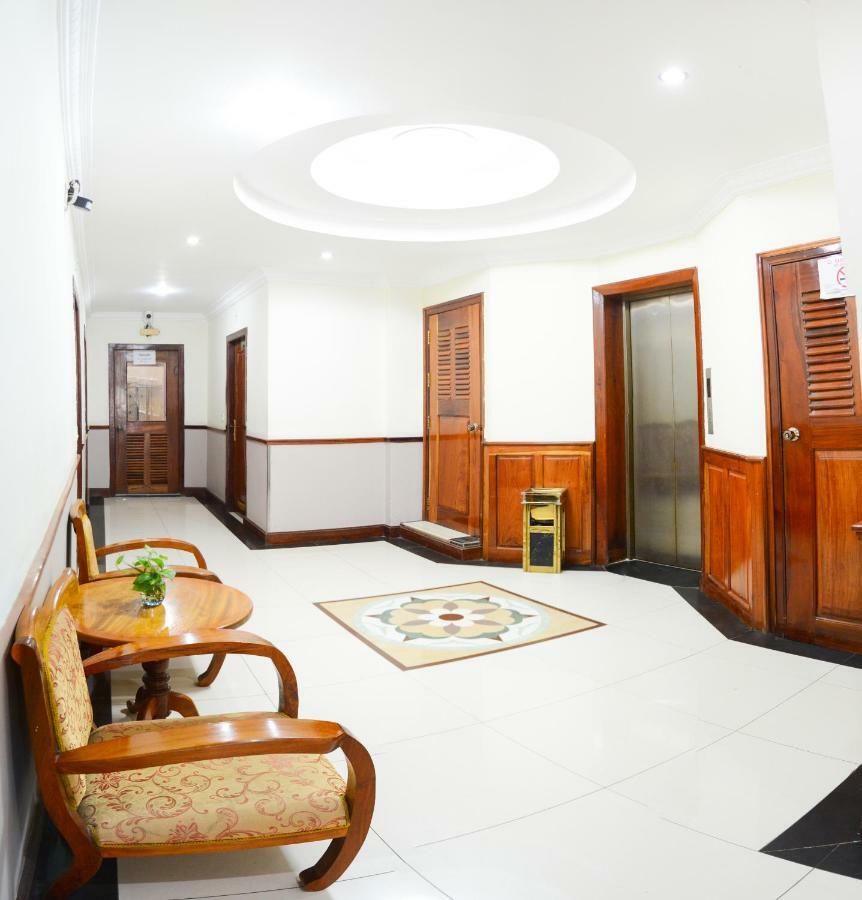 Holiday Hotel Battambang Exterior foto