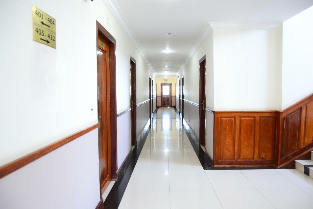 Holiday Hotel Battambang Exterior foto