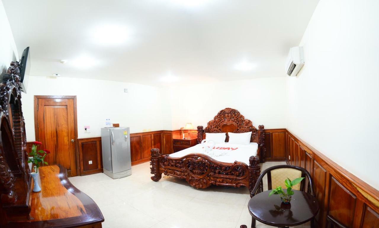Holiday Hotel Battambang Exterior foto