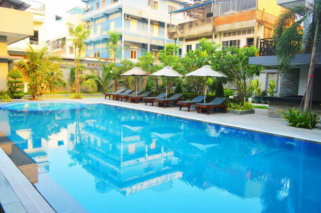 Holiday Hotel Battambang Exterior foto