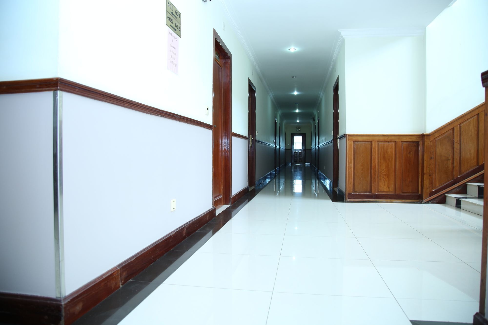 Holiday Hotel Battambang Exterior foto