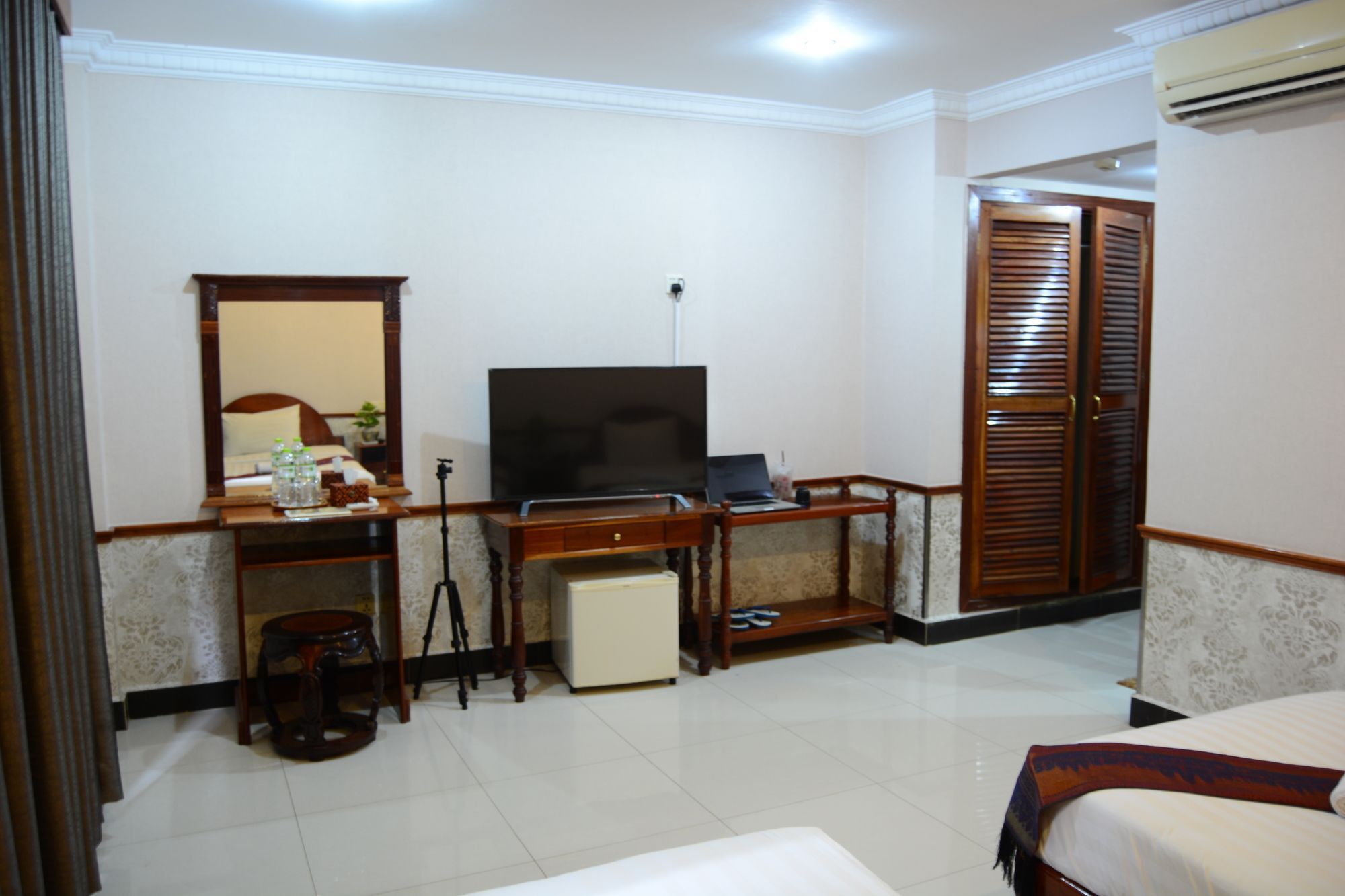 Holiday Hotel Battambang Exterior foto