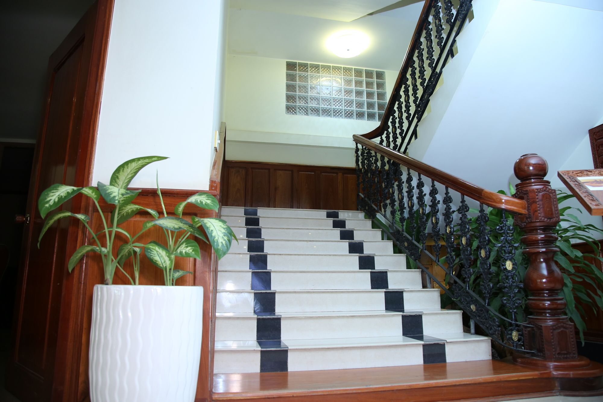 Holiday Hotel Battambang Exterior foto
